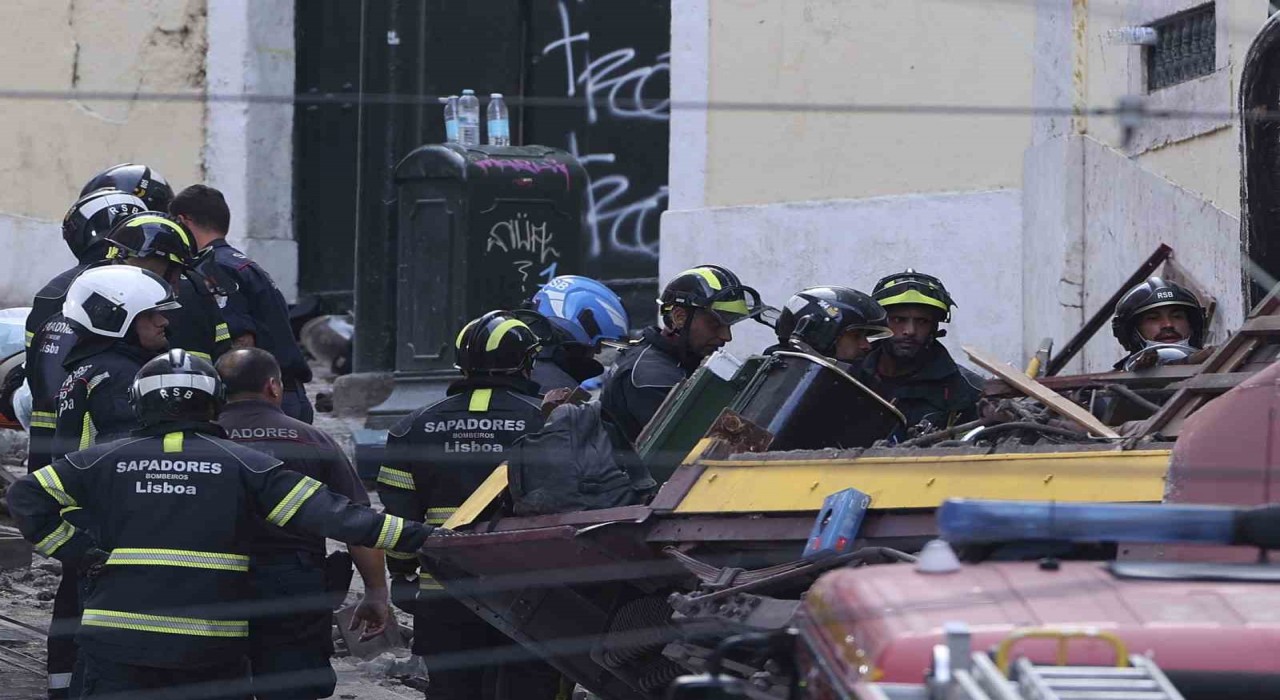Portekizdeki füniküler kazasında can kaybı 15e yükseldi