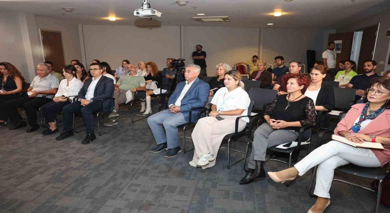 Prof. Dr. Varlı Müziğin Sessiz Siyasetini anlattı