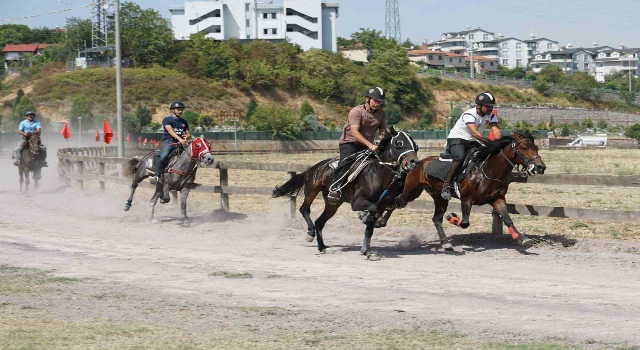 Rahvan atları Gölcükte birincilik için koştu