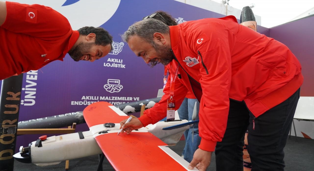 Rektör Akkaya, TEKNOFEST İstanbulda bilim ve teknoloji tutkunlarıyla buluştu