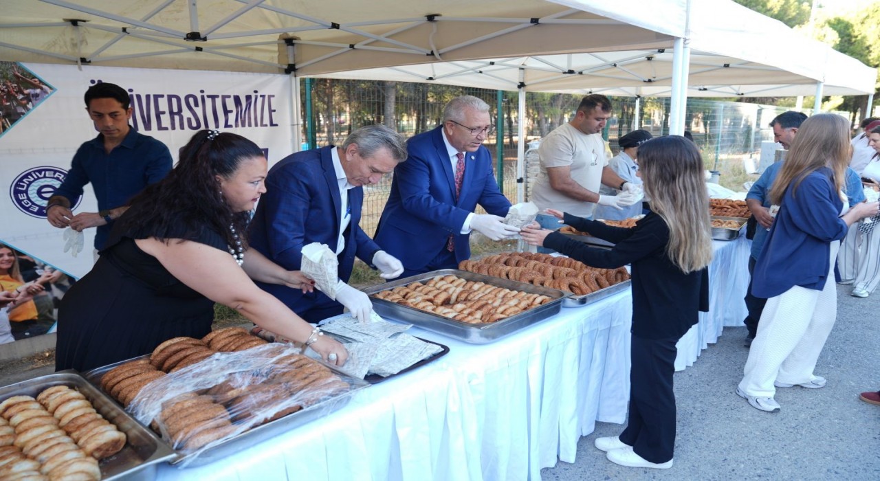 Rektör Prof. Dr. Budaktan öğrencilere boyozlu karşılama