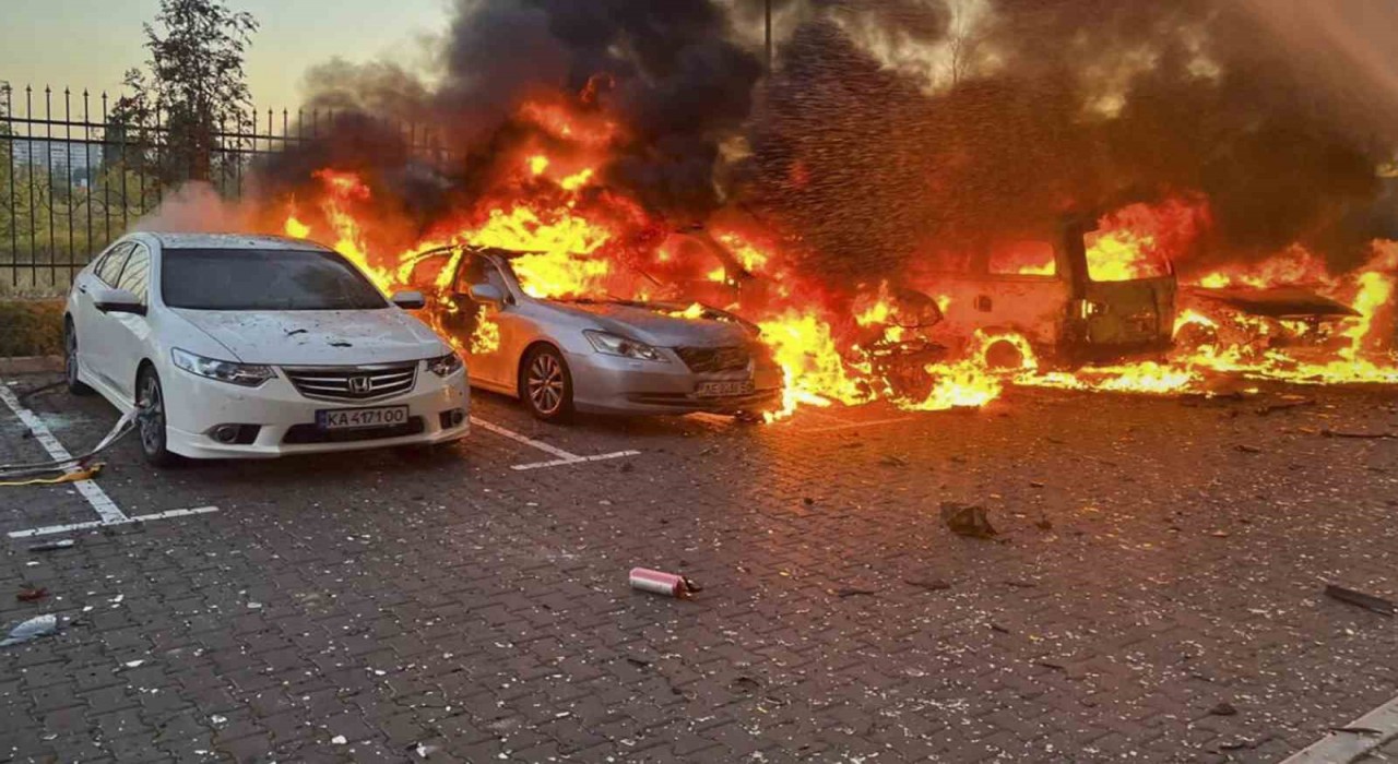 Rusyadan Ukraynaya yoğun hava saldırısı: 3 ölü
