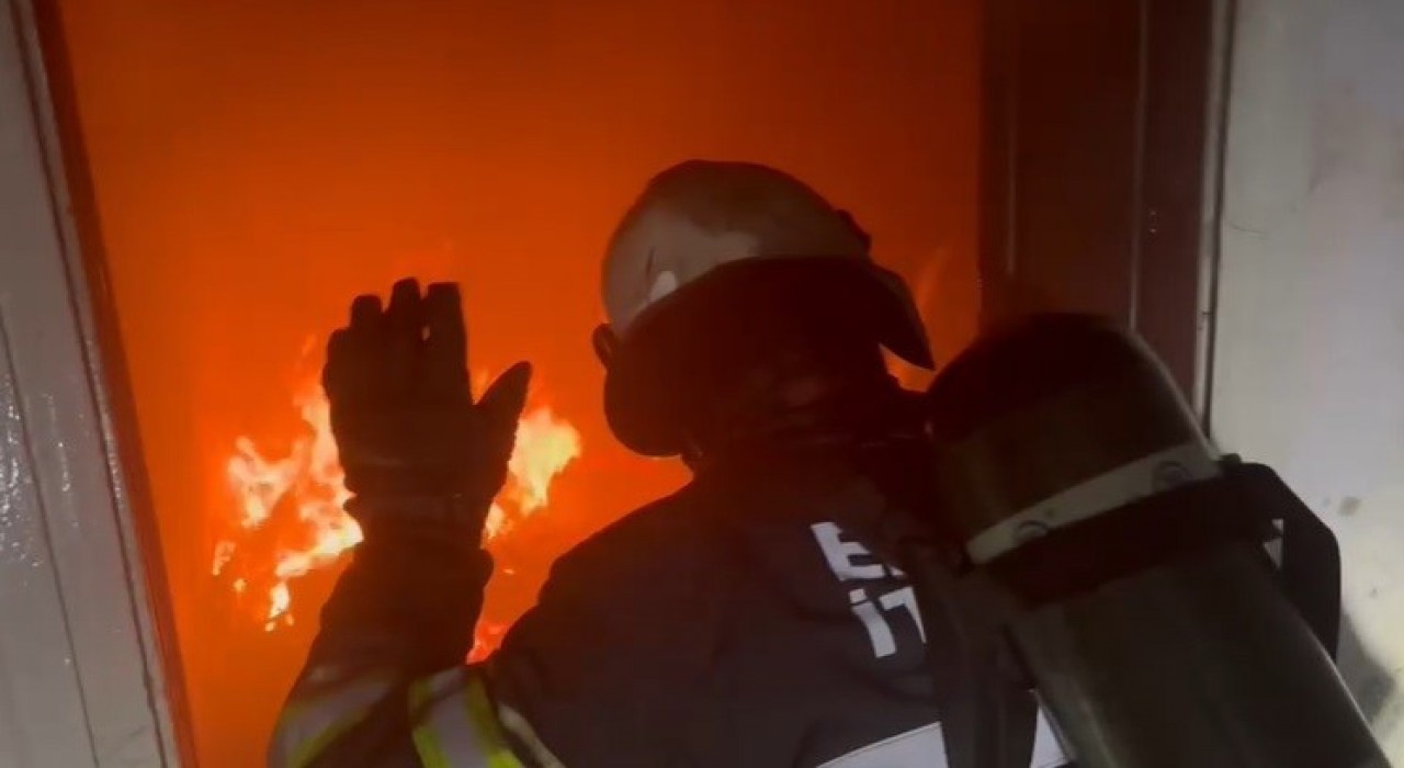 Sabah namazına kalkan aile, evlerinin yandığını gördü