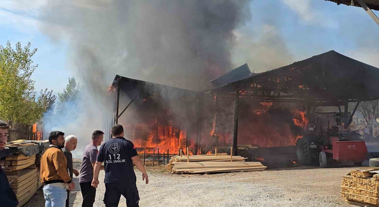 Safranboluda kereste fabrikasında yangın