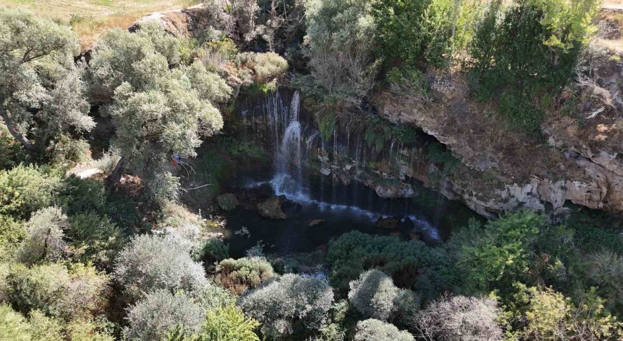 Saklı cennet olarak biliniyor, sesi ve görüntüsüyle mest ediyor