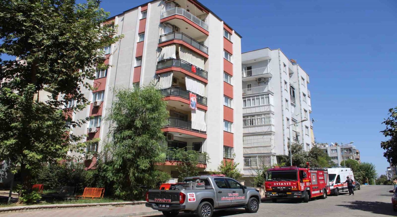 Şalterleri kapattı, yangının önüne geçti