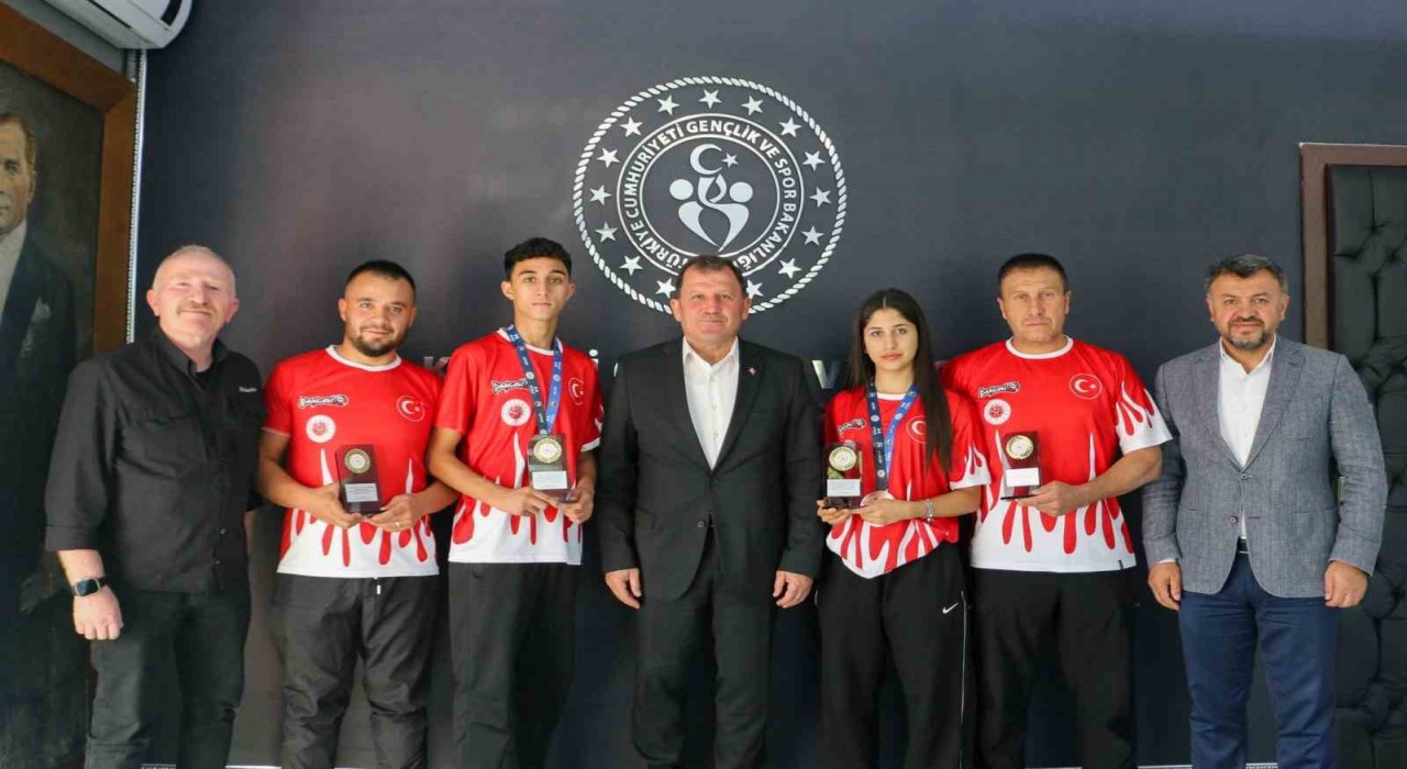 Şampiyonlardan Kabakcıya ziyaret