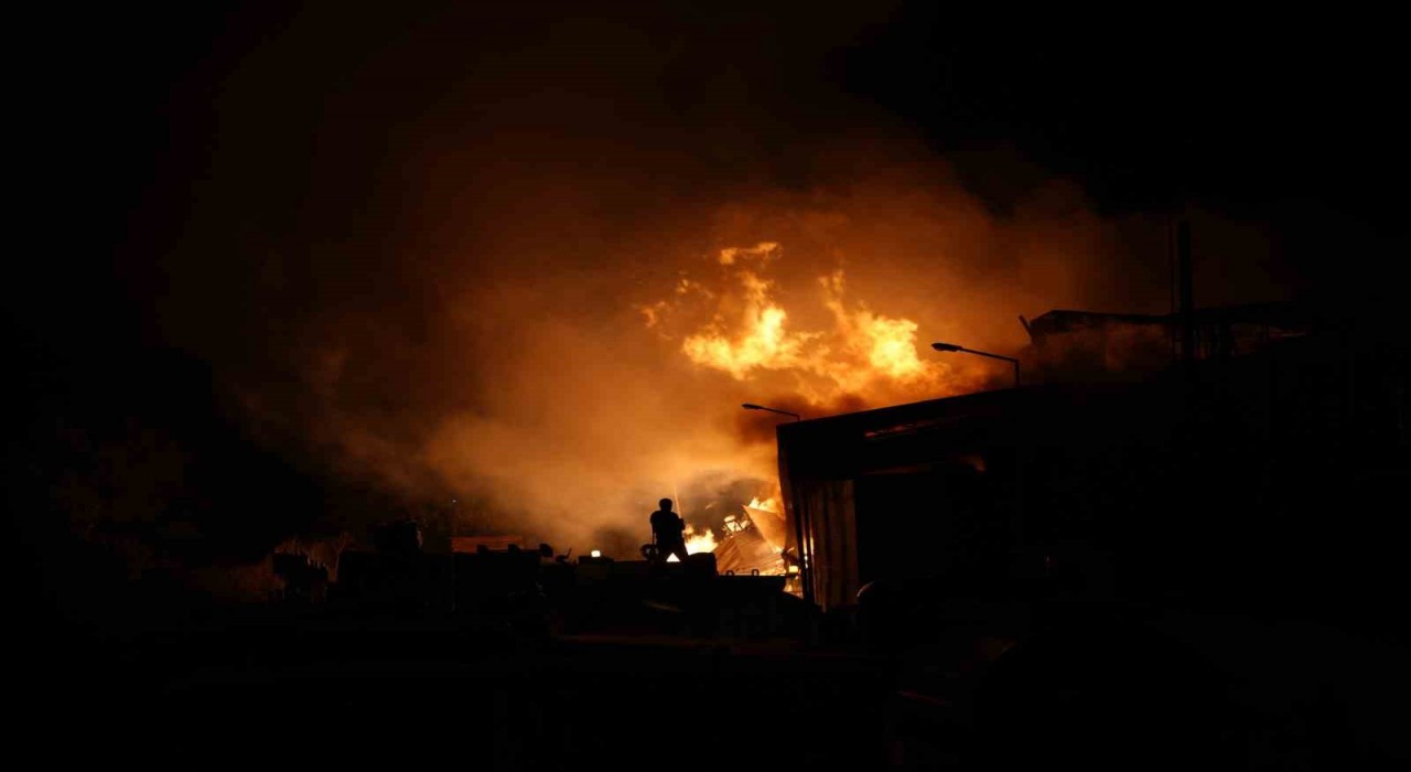 Samsunda kereste fabrikasındaki yangın kontrol altına alındı