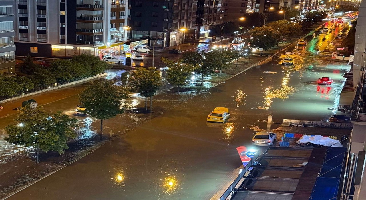 Samsunda sağanak yağış: Atakumda ev ve iş yerlerini su bastı