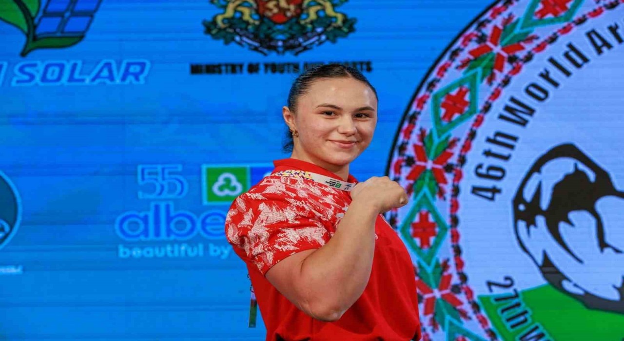 Sancaktepeli sporcu Melek Şahinden tarihi başarı: 1 haftada 3 dünya şampiyonluğu