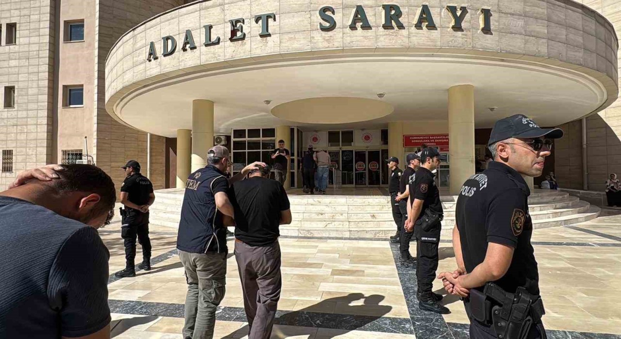 Şanlıurfada DEAŞ operasyonundan gözaltına alınan 14 şüpheli adliyede