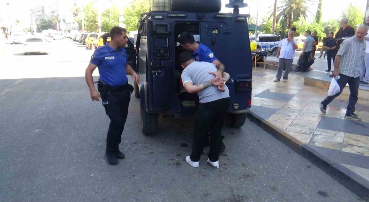 Şanlıurfada dur ihtarına uymayan şüpheli yüklü miktarda altınla kovalamaca sonucu yakalandı