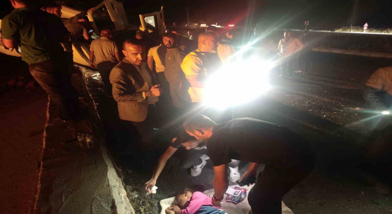 Şanlıurfada minibüs ile otomobil çarpıştı: 1 ölü, 5 yaralı