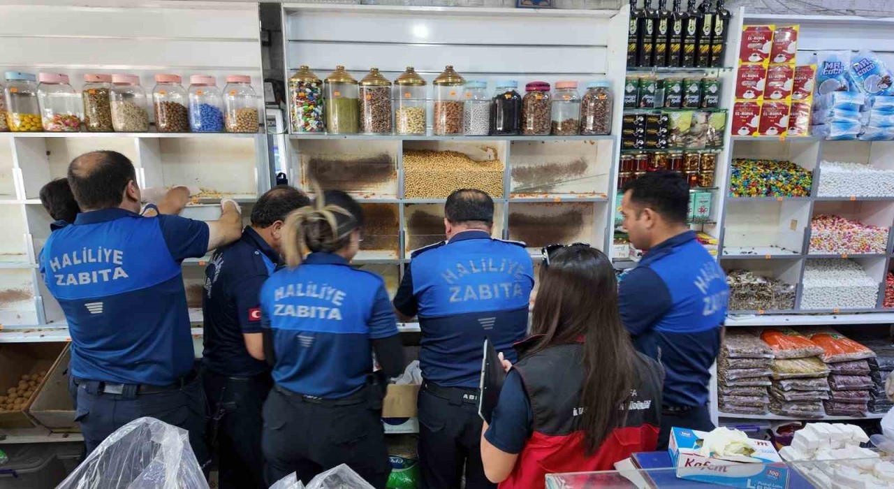 Şanlıurfada son tüketim tarihi geçmiş yüzlerce ürün imha edildi