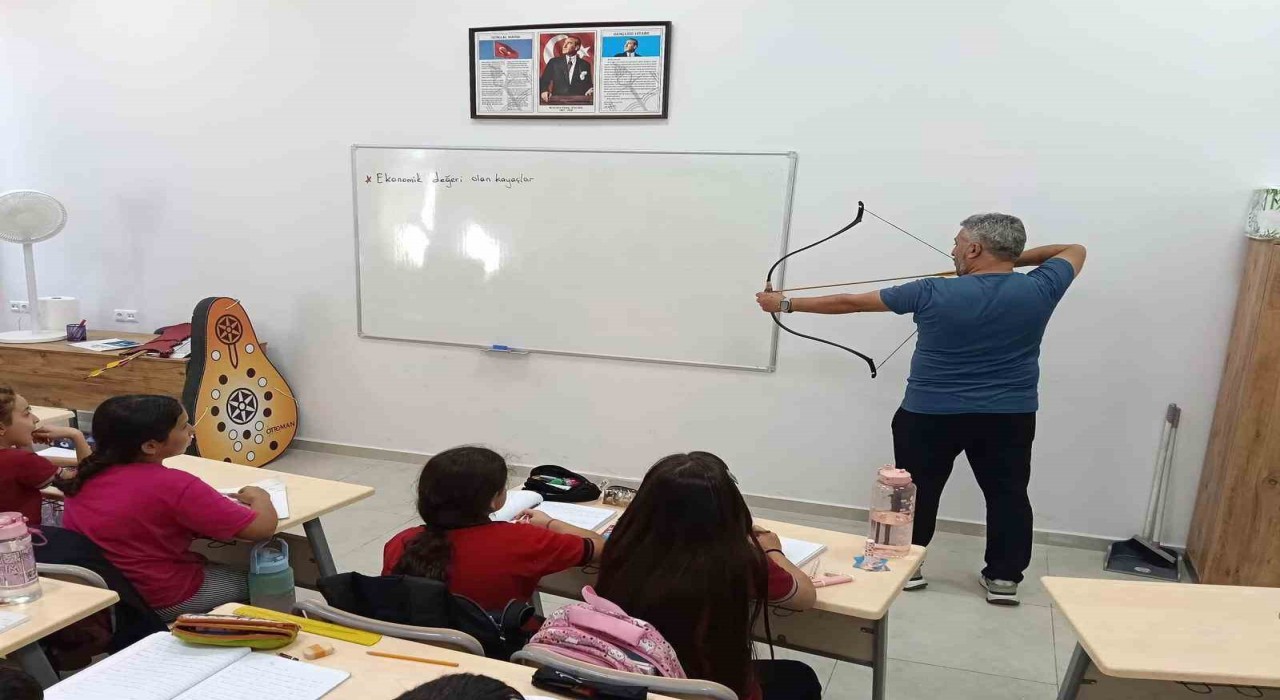 Sarıgölde okullarda Geleneksel Türk Okçuluğu tanıtımı yapıldı