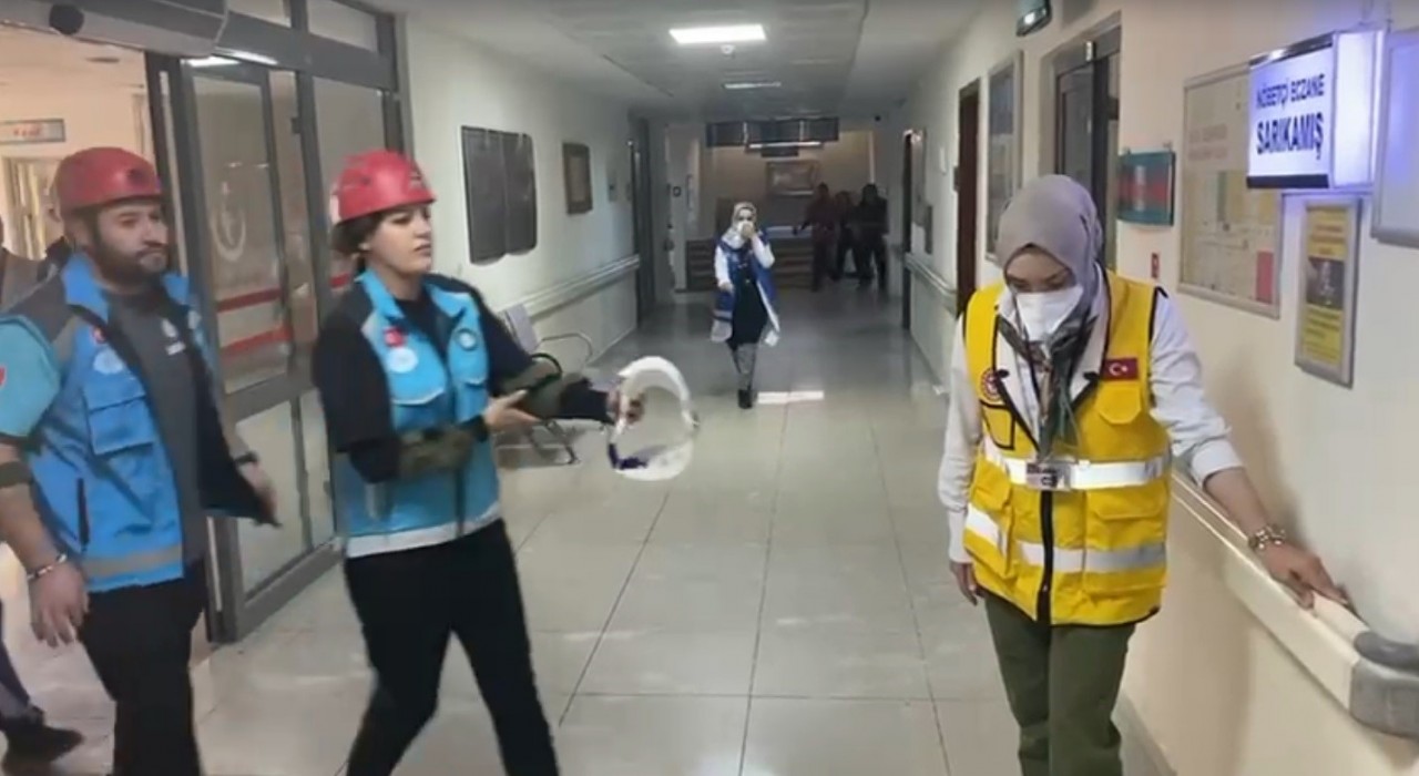 Sarıkamış Devlet Hastanesinde yangın tatbikatı gerçeği aratmadı