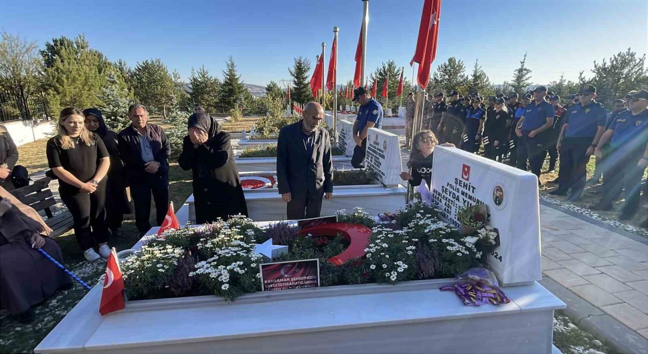 Şehadeti ülkeyi yasa boğmuştu, Şeyda Yılmaz kabri başında anıldı