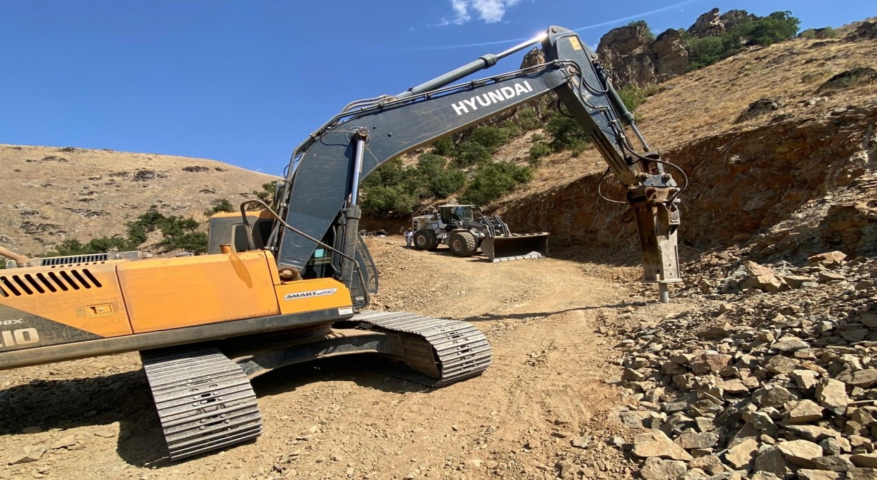 Şemdinlide iki mezraya yeni yol yapılıyor