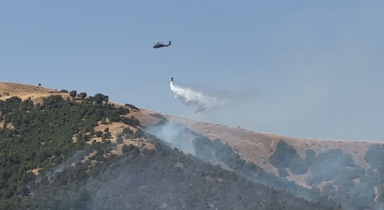 Şemdinlideki yangına havadan müdahale devam ediyor