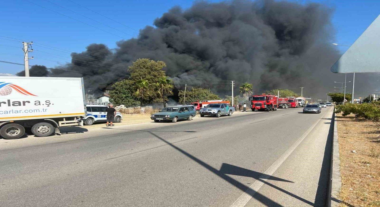 Seydikemerde kereste deposunda yangın