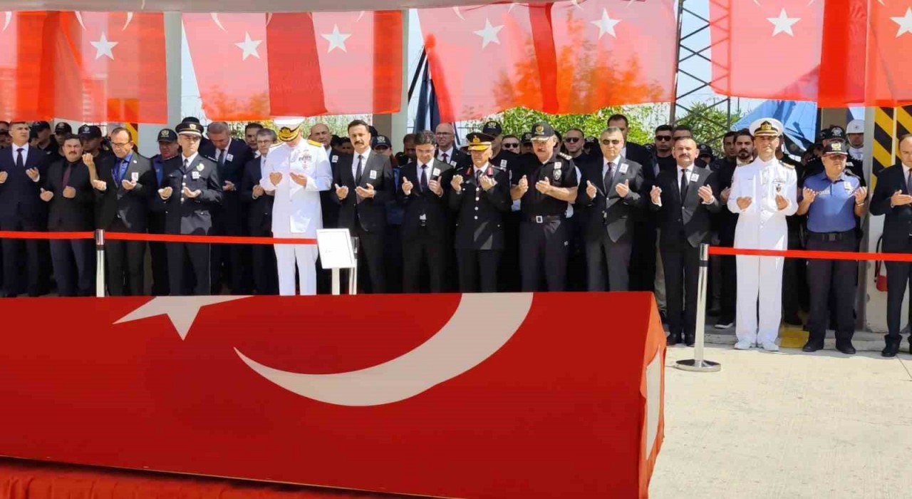 Silah kazası sonucu şehit olan Özel Harekat polisi memleketine uğurlandı