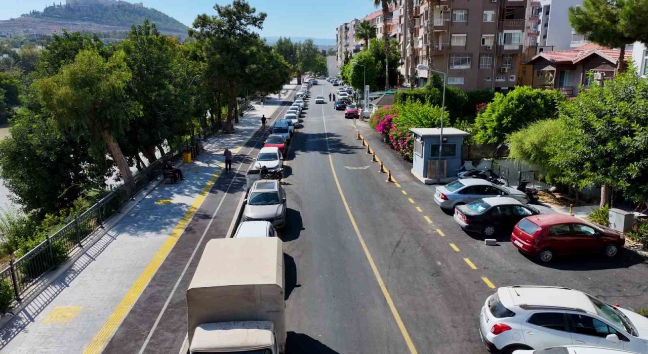 Silifkenin en işlek caddesi Abdi İpekçi modern asfaltla yenilendi