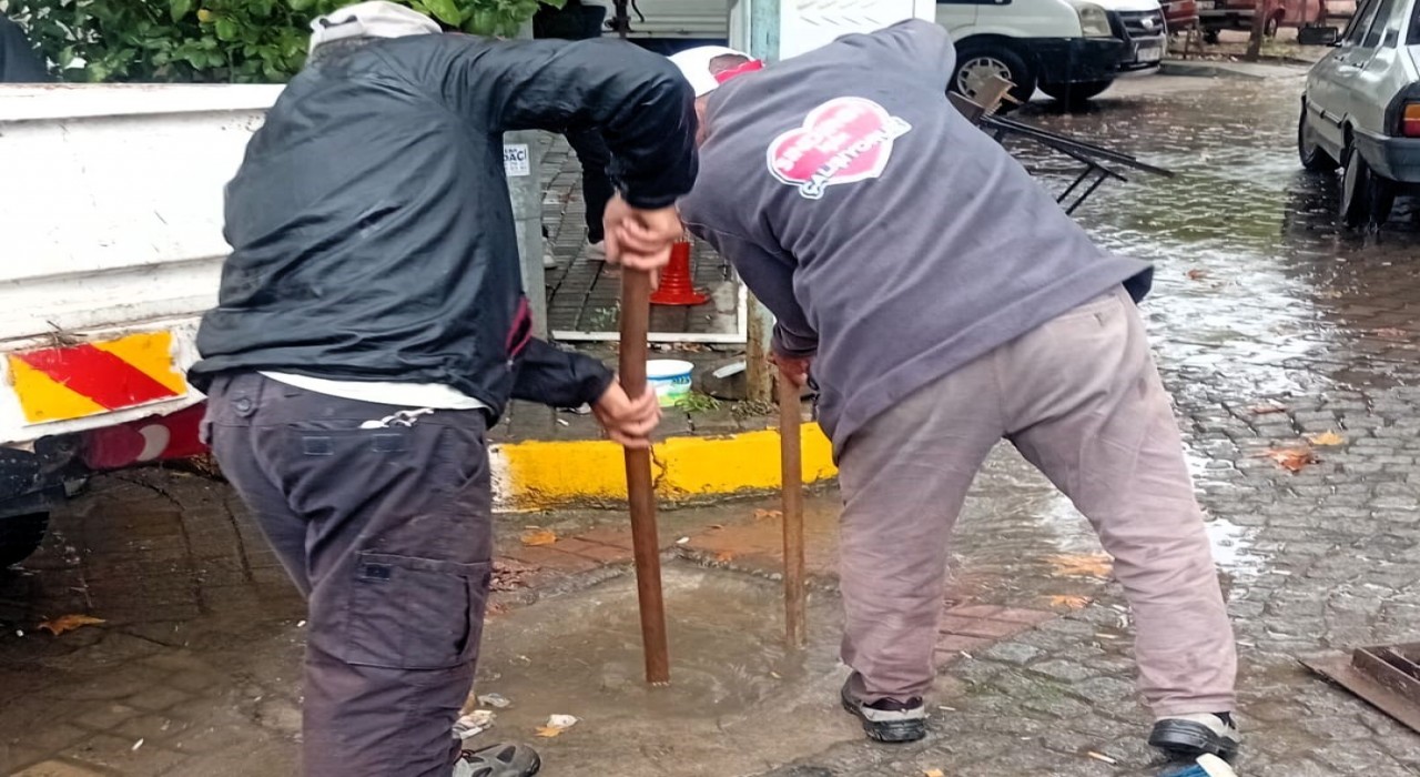 Sındırgıda sağanak çiftçilerin yüzünü güldürdü