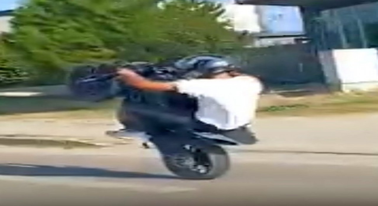 Sinopta motosiklet sürücüsünün tehlikeli yolculuğu