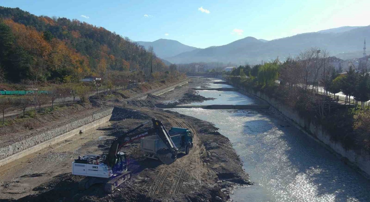 Sinopta sel ve taşkınlara karşı çalışmalar sürüyor