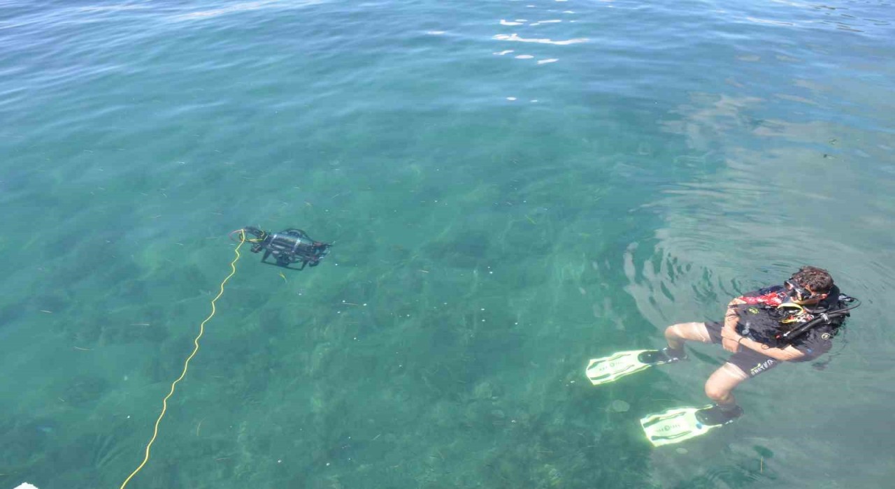 Sinopta yapay zeka destekli insansız deniz aracı ilk kez suya indirildi