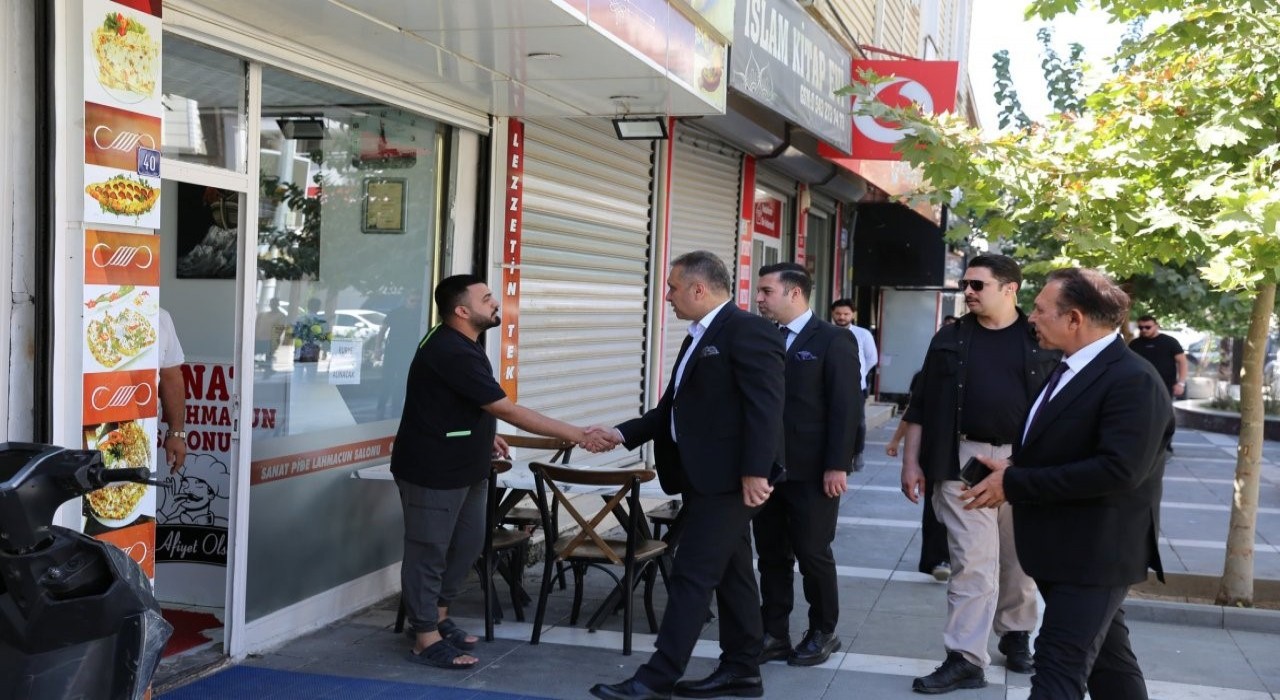 Şırnak İl Emniyet Müdürü Sazak Silopide vatandaşlarla bir araya geldi