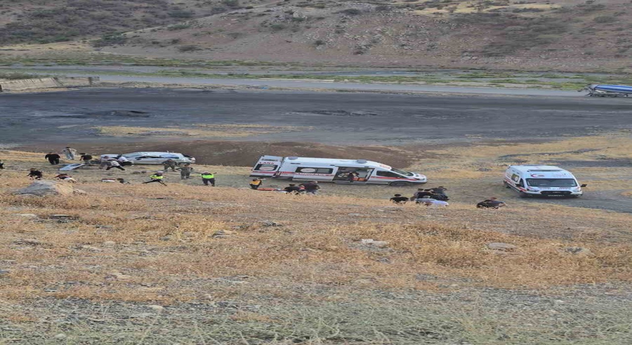 Şırnakta otomobil uçuruma yuvarlandı: 1 ölü, 1 yaralı