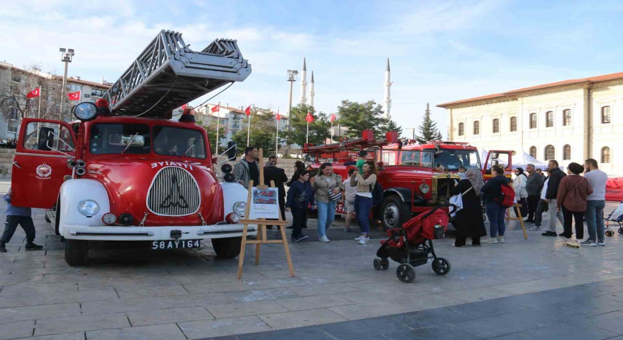 Sivas itfaiyesinin emektarları görücüye çıktı