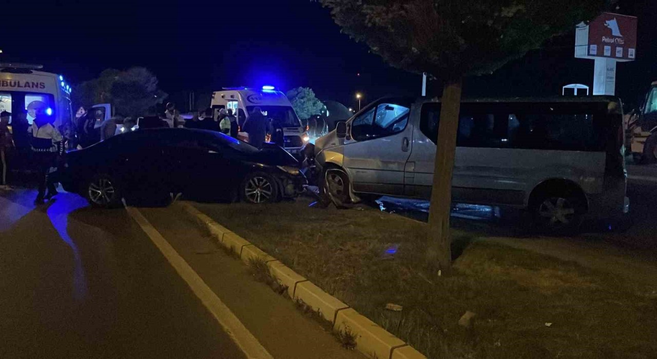 Sivassporlu futbolcular kazaya karıştı: 3ü sporcu 5 kişi yaralandı