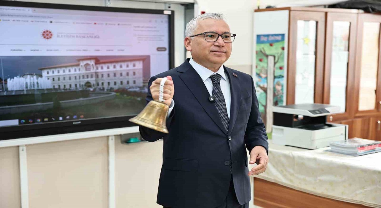 Sivasta 114 bin öğrenci için ders zili çaldı