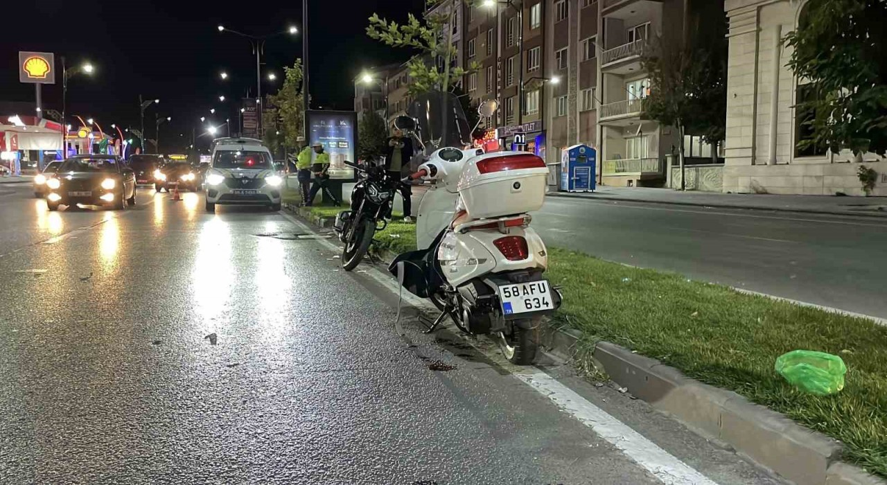 Sivasta iki motosiklet çarpıştı: 2 yaralı