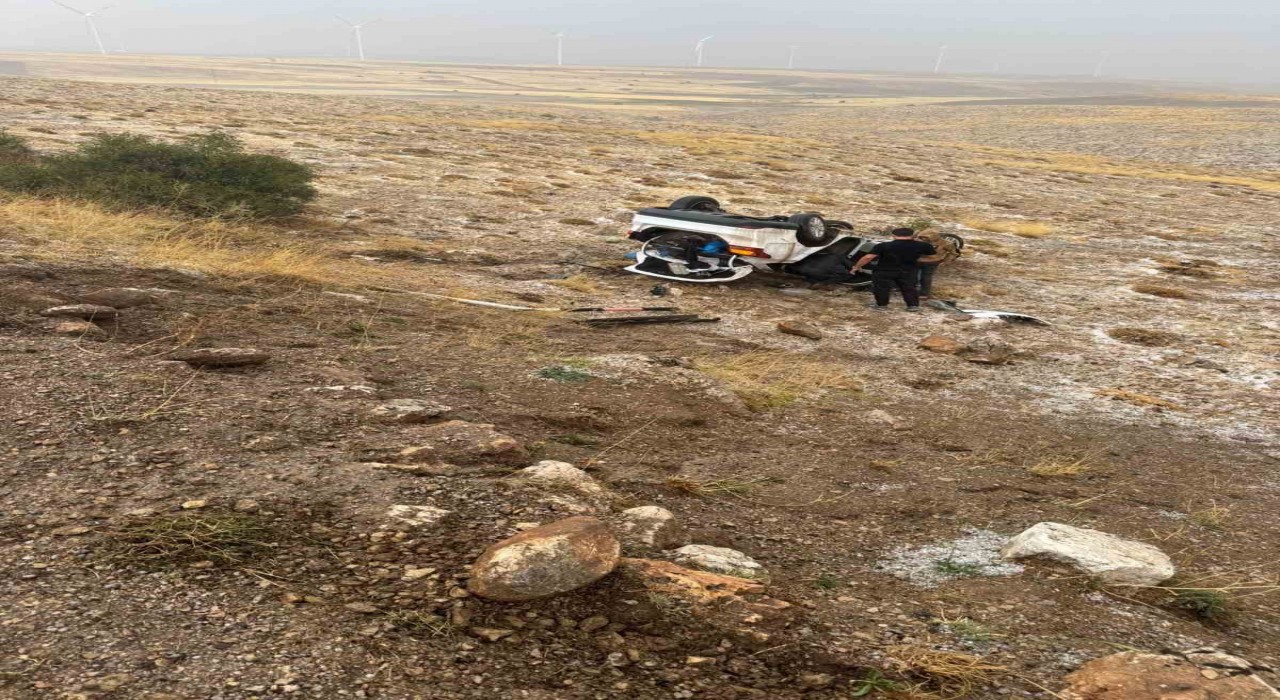 Sivasta takla atan otomobilde 2 kişi yaralandı