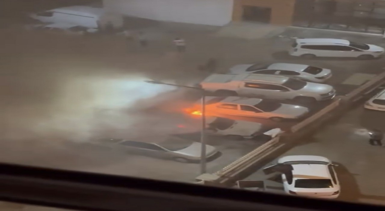 Siverekte park halindeki otomobil yandı, mahallede panik yaşandı