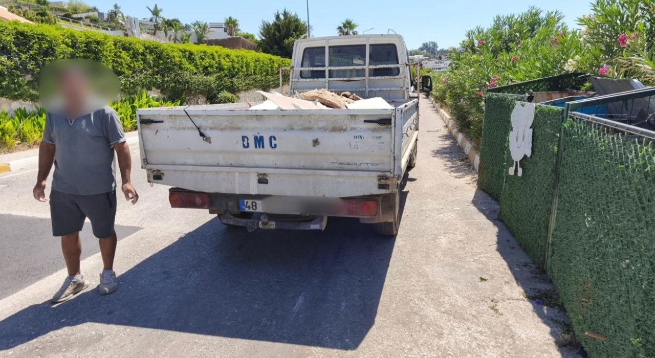 Sivil zabıtaya suçüstü yakalandılar