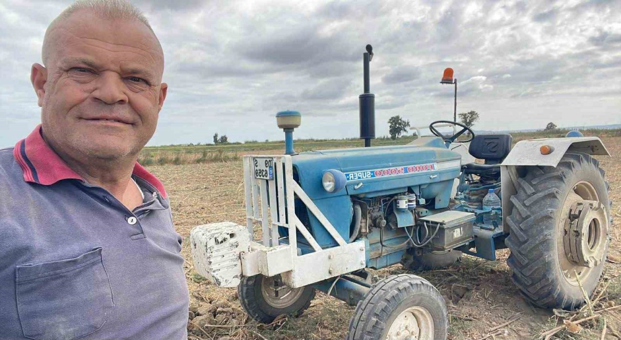 Söke Ovasında 52 yıllık traktör zamana meydan okuyor