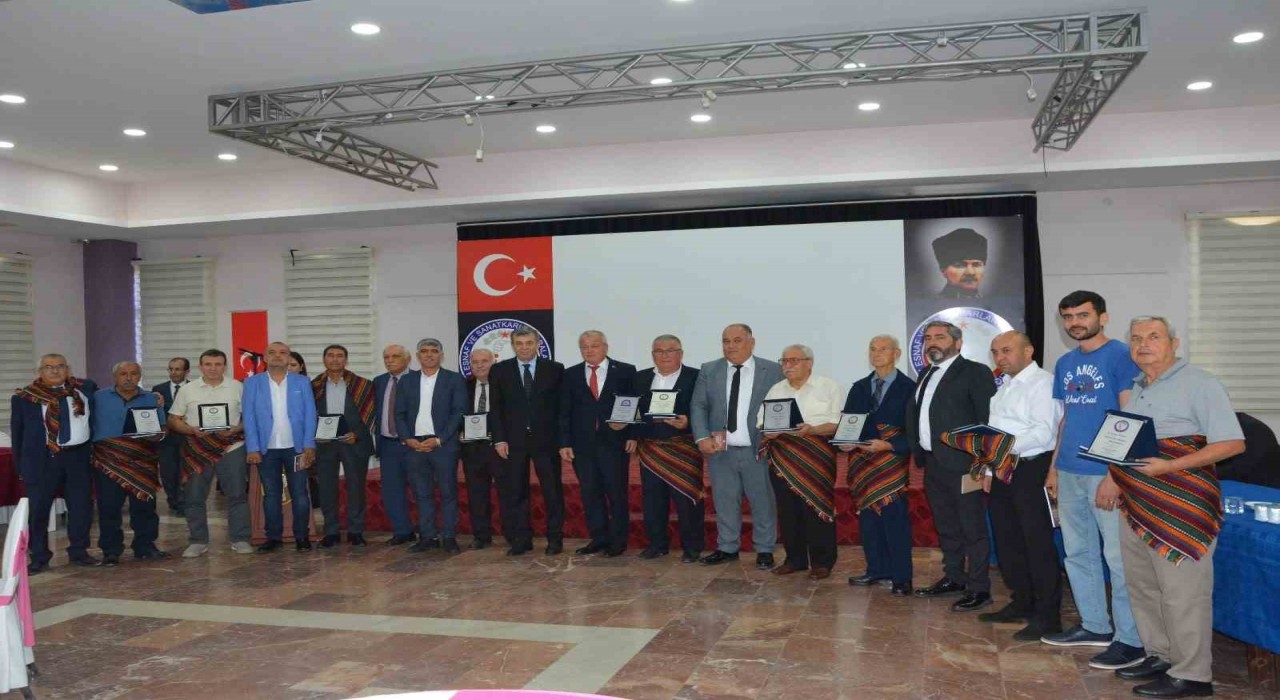 Sökede yılın ahileri seçilen esnaflar ödüllerini aldı