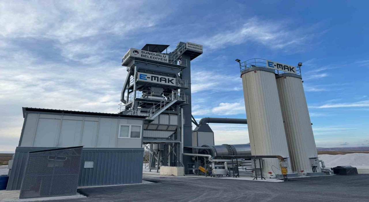 Sungurluda asfalt tesisi açıldı, halk ekmek fabrikasının temeli atıldı