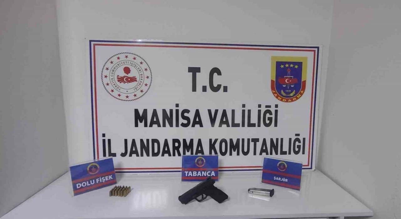 Şüphe üzerine üstü aranan şahıstan tabanca ve mermi çıktı