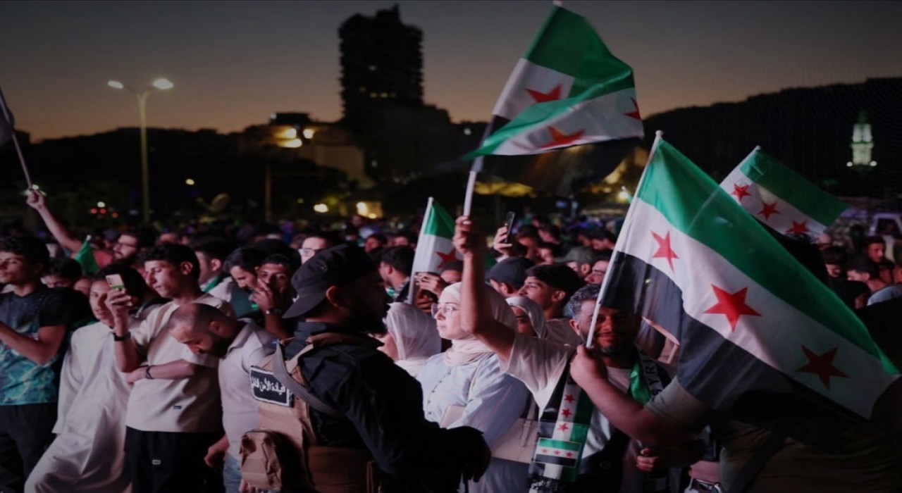 Suriye halkı, Eş-Şaranın BMye hitabını dinlemek için meydanları doldurdu