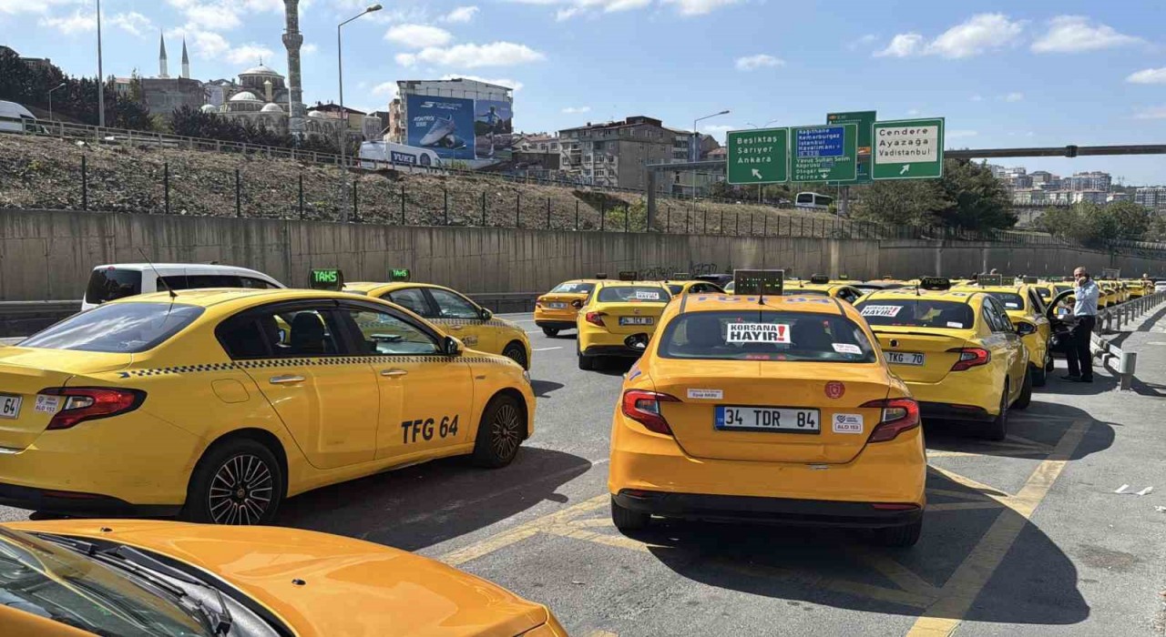 Taksicilerden korsana hayır konvoyu