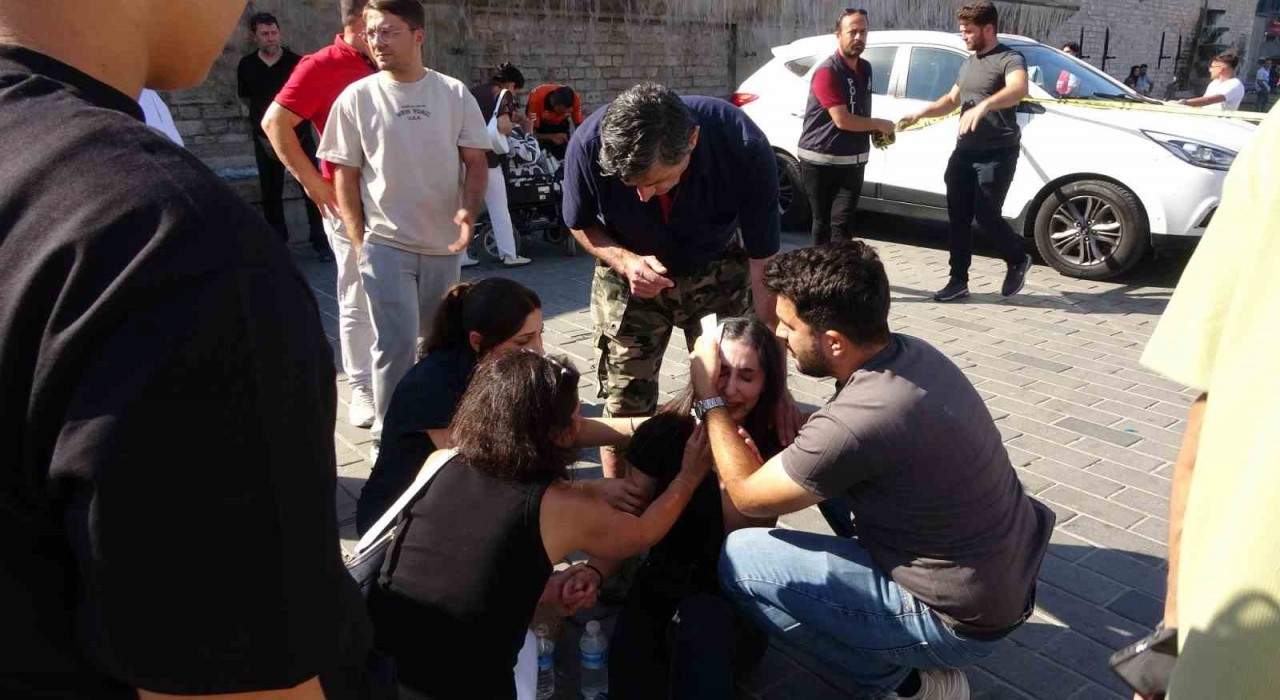 Taksimde polis aracı kaza yaptı: 4 polis yaralı