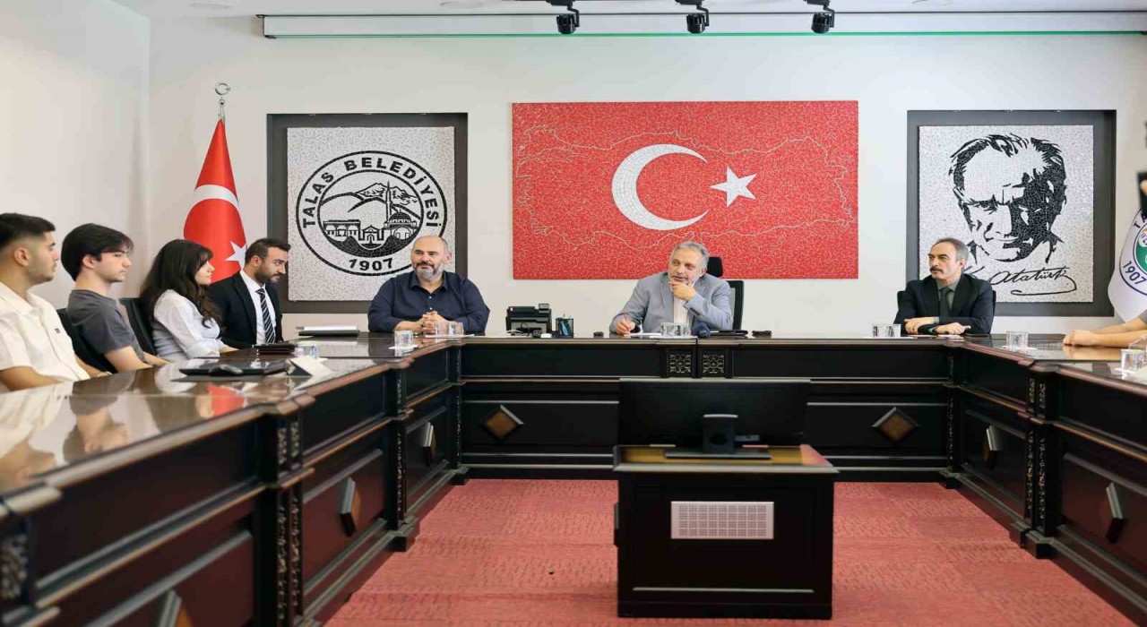 Talasın kütüphanelerinde üniversiteyi kazandılar, Başkan Yalçına teşekküre geldiler