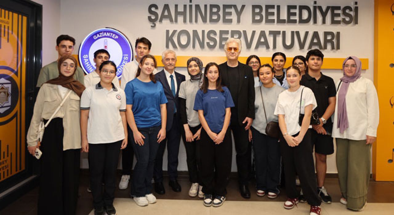 Tamer Karadağlı, Şahinbey’de Konservatuvar Öğrencileriyle Buluştu