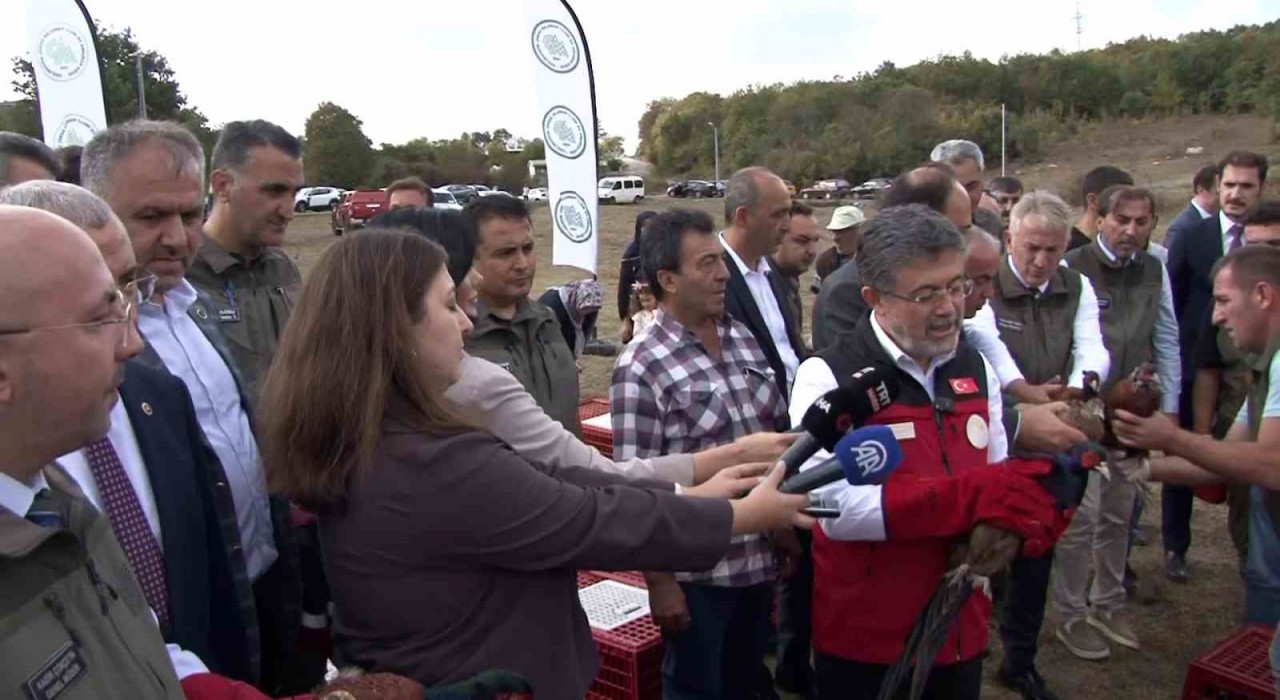 Tarım ve Orman Bakanı İbrahim Yumaklı, Şilede yerel üreticilerle buluştu
