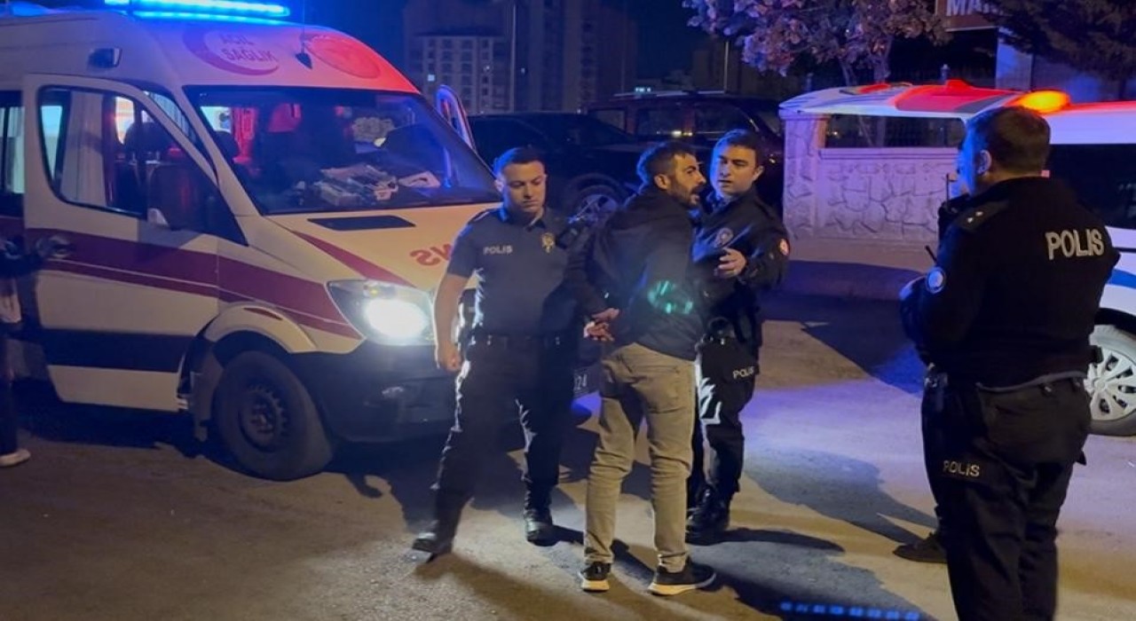 Tartıştıkları şahsın babasını bıçakladılar: 1i ağır 2 yaralı